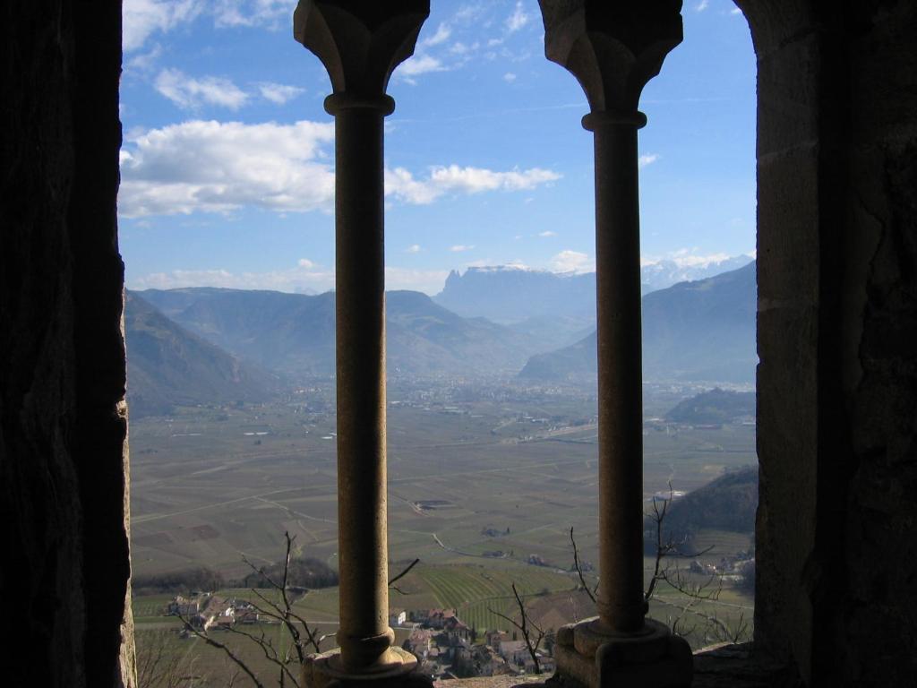 Schloss-Hof Appiano Sulla Strada Del Vino Luaran gambar